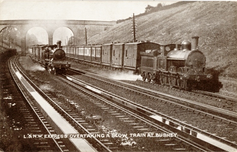 bushey-railway-train-overtaking