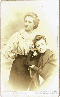 CDV of two ladies by J Dunn, Hemel Hempstead