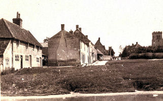 Marsworth, Buckinghamshire - tooking towards the Red Lion piblich house fron the canal