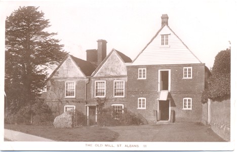 Title: The Old Mill, St Albans - Publisher: No details but card numbered 11 - Date: Posted 1910