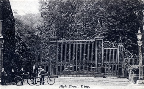 tring-fraine-mansion-gates
