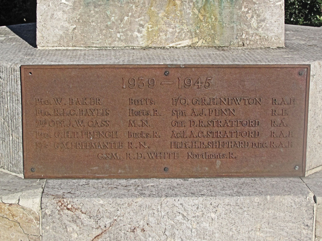 WW2, War Memorial, Wigginton, Herts