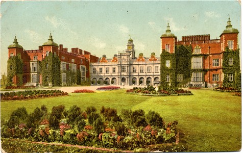 http://www.hertfordshire-genealogy.co.uk/images/!/h/hatfield/hatfield-house-gnr.jpg